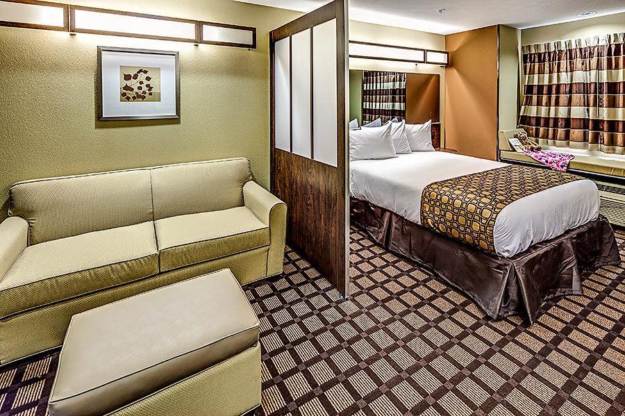 Microtel Inn And Suites North Canton Habitación foto